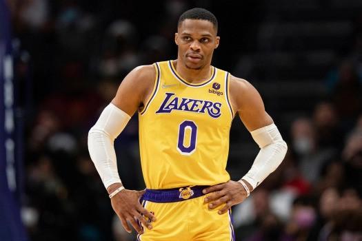 高效！约基奇16投11中砍下准三双，末节连中三分定乾坤（手感火热！约基奇16中11砍准三双，末节连飙三分锁定胜局）