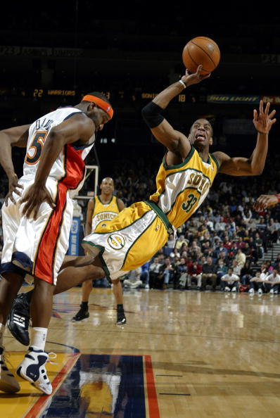 米奇·约翰逊：对马刺下半场表现失望，虽赢了但要给予对手肯定（米奇·约翰逊：虽胜马刺下半场令人失望，仍应肯定对手表现）